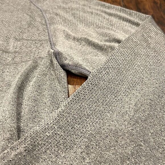 Lululemon metal tech vent shirt size XXL in EUC light grey - Picture 6 of 12